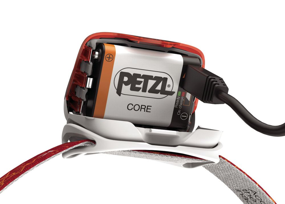 Čelovka Petzl Actik Core černá